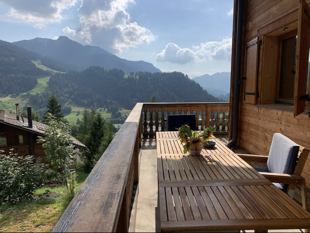 Modern 4BR Chalet